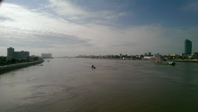 The view from Chroy Changvar Bridge